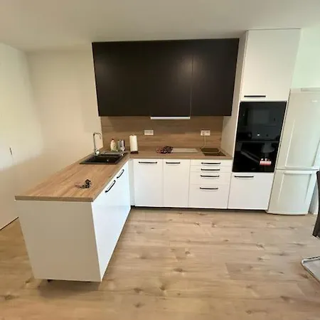 Moruse Apartment Near Airport With Free Parking *