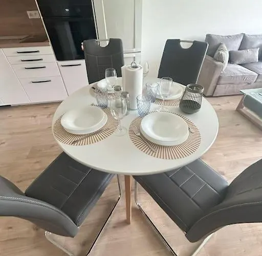 Modern Aparment In Moruse Compex With Free Parking *