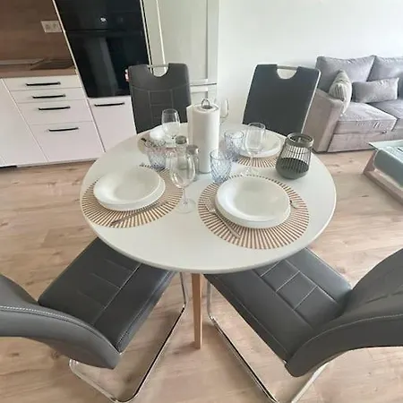 Modern Aparment In Moruse Compex With Free Parking *